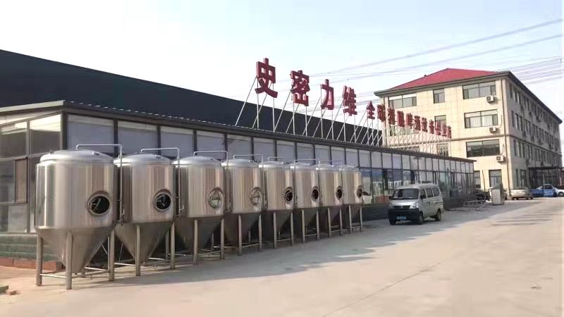 中小型精釀啤酒加工廠日產(chǎn)1萬噸設(shè)備